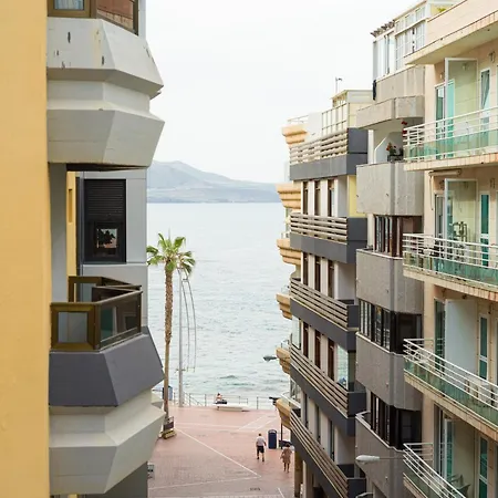 By Playa De Canteras