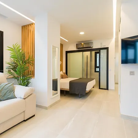 Modern Beachfront Retreat For 2